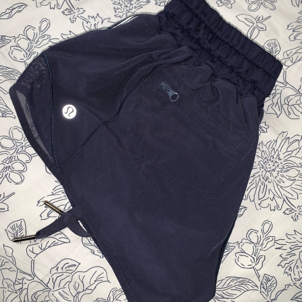 LULULEMON Hotty Hot short 2.5